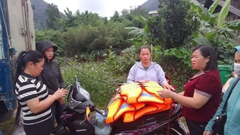 មជ្ឈមណ្ឌលវេជ្ជសាស្ត្រ Chongqing ពិនិត្យការឆ្លើយតបផ្នែកវេជ្ជសាស្រ្តចំពោះទឹកជំនន់នៅឃុំ Quang Han