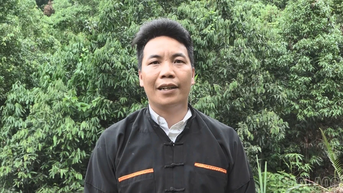 លេខាធិការភូមិ ង៉ាន់ វ៉ាង ជួយសង្គ្រោះកម្មករ ៣ នាក់ ពីទឹកជំនន់។