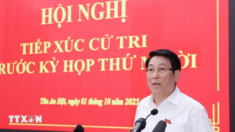 ប្រធានរដ្ឋ Luong Cuong ជួបអ្នកបោះឆ្នោតនៅទីក្រុងហូជីមិញ