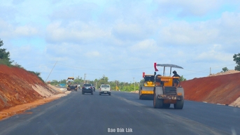 ពន្លឿនដំណើរការបោសសម្អាតការដ្ឋាន និងសាងសង់គម្រោងផ្លូវល្បឿនលឿន Khanh Hoa - Buon Ma Thuot