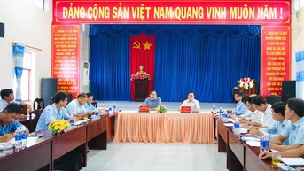 អនុប្រធានគណៈកម្មាធិការប្រជាជនខេត្ត លោក Ngo Vu Thang បានត្រួតពិនិត្យ និងដឹកនាំការលុបបំបាត់ការលំបាកក្នុងគម្រោងផ្លូវវាងផ្សារ Vinh Hung។