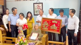 គណៈប្រតិភូខេត្ត Dong Nai បានទៅសួរសុខទុក្ខ និងជូនពរជនចាស់ជរាមានអាយុយឺនយូរ