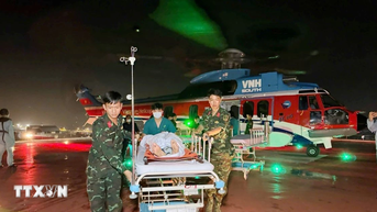 អ្នក​ជំងឺ​ធ្ងន់​ចំនួន​៣​នាក់​ត្រូវ​បាន​បញ្ជូន​ពី​ទ្រឿង​សា​មក​ដីគោក​ដើម្បី​ព្យាបាល​ភ្លាមៗ។