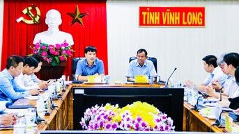 អនុរដ្ឋមន្ត្រីក្រសួងសំណង់- លោក ផាម មីន ធ្វើការជាមួយខេត្ត វីញឡុង និងដុងថាប ជំរុញឱ្យដកការលំបាក និងជំរុញការអភិវឌ្ឍន៍លំនៅដ្ឋានសង្គម