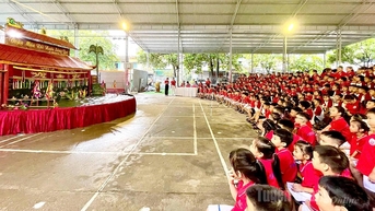 សិស្សសាលាបឋមសិក្សា Le Van Tam ទទួលបានបទពិសោធន៍សិល្បៈអាយ៉ងទឹក។