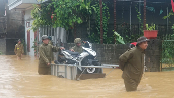 Rốn lũ Lạc Thuỷ: Cán bộ trách nhiệm, người dân bình yên