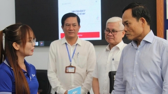 លេខាទីក្រុងហូជីមិញ លោក Tran Luu Quang៖ នឹងបង្កើនបុគ្គលិក និងសាលារៀនសម្រាប់វួដ Di An