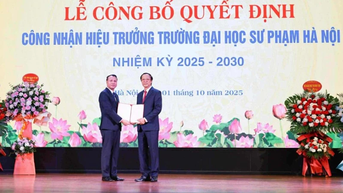 សាស្ត្រាចារ្យរង លោកបណ្ឌិត Nguyen Duc Son កាន់តំណែងជាសាកលវិទ្យាធិការនៃសាកលវិទ្យាល័យអប់រំជាតិហាណូយសម្រាប់អាណត្តិ ២០២៥-២០៣០។