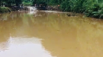 បាក់​ដី​បាក់​ស្រះ​ត្រី​សម្លាប់​មនុស្ស​២​នាក់​និង​របួស​២​នាក់​នៅ​ឡាវ