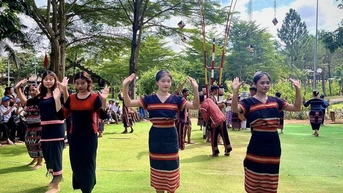 ស្វែងយល់អំពីអត្តសញ្ញាណវប្បធម៌របស់ជនជាតិវៀតណាម តាមរយៈកម្រងព្រឹត្តិការណ៍ "អ្នកគឺជាផ្កានៃភ្នំ"