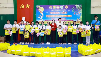 សកម្មភាពជាច្រើនដើម្បីថែទាំកុមារក្នុងស្ថានភាពលំបាក ដើម្បីរីករាយជាមួយពិធីបុណ្យពាក់កណ្តាលរដូវស្លឹកឈើជ្រុះ