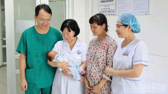 Hưng Yên: Cắt bỏ khối u gần 4kg cho người mẹ, thai nhi chào đời thành công