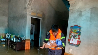 72 giờ Công an Thủ đô đồng hành cùng nhân dân vùng lũ