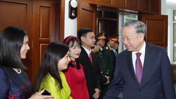 Tổng Bí thư Tô Lâm gặp gỡ cán bộ, nhân viên Đại sứ quán Việt Nam tại Triều Tiên