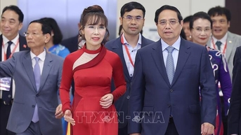 Pham Minh Chinh 총리가 민간 경제 전망에 관한 첫 번째 고위급 회의에 참석했습니다.