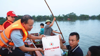 Hội Chữ thập đỏ Việt Nam tiếp tục cứu trợ khẩn cấp người dân 10 tỉnh bị ảnh hưởng bởi bão lũ