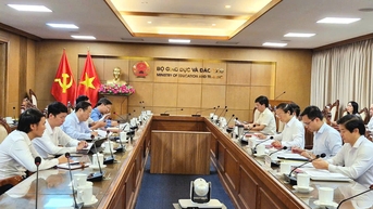 라이쩌우는 교육훈련부가 산악지대와 국경지역의 교육개발에 획기적인 진전을 이루기 위해 '병목현상'을 제거할 것을 제안했습니다.