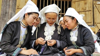Giữ gìn hồn sắc Dao Tiền qua từng đường kim, mũi chỉ - Báo Cao Bằng điện tử