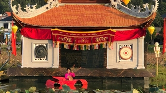 Nhà hát Sân khấu truyền thống Hải Phòng biểu diễn múa rối nước tại đền Kiếp Bạc