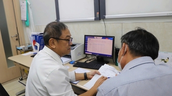 Căng cơ ở người cao tuổi, do nội trợ hay bệnh lý tiềm ẩn?
