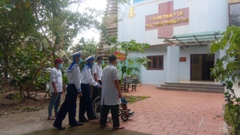 Đảo Trường Sa cấp cứu kịp thời ngư dân bị sốt cao, viêm phổi