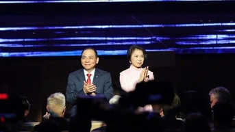 억만장자 Pham Nhat Vuong과 그의 아내 Pham Thu Huong의 자산이 역대 최고치를 기록했습니다.