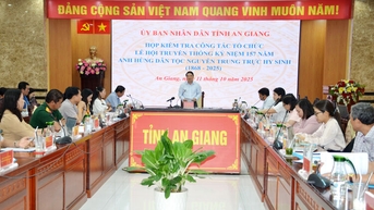 국민 영웅 응우옌 중 쭉(Nguyen Trung Truc)의 희생 157주년을 기념하는 전통 축제의 조직을 점검합니다.