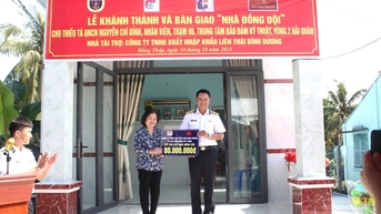 Trao Nhà đồng đội cho gia đình quân nhân có hoàn cảnh khó khăn
