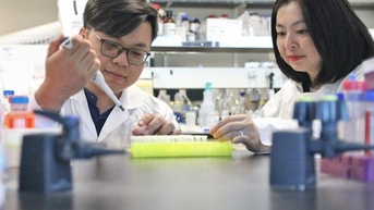 Hai nhà khoa học gốc Việt phát hiện bí ẩn hợp chất chống ung thư trong tự nhiên