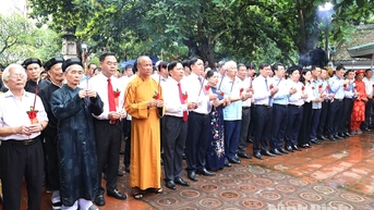 Dâng hương tưởng niệm các vị Vua Trần và 725 năm ngày mất Quốc công Tiết chế Hưng Đạo Đại vương Trần Quốc Tuấn