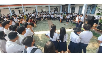 Vẫn có học sinh được dùng điện thoại ở trường sau quy định hạn chế, vì sao?