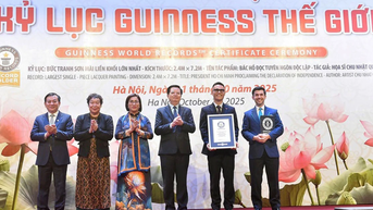 Đón nhận Kỷ lục Guinness Thế giới: Bức tranh sơn mài "Bác Hồ đọc Tuyên ngôn Độc lập"