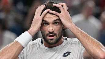 Djokovic thua sốc tay vợt nằm ngoài top 200 ATP