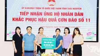 박칸구는 자연재해의 여파를 극복하기 위해 3억 VND를 기부했습니다.