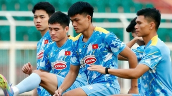 Hoàng Đức, Bùi Tiến Dũng vắng mặt ở buổi tập trên sân Thống Nhất
