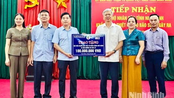 Ủy ban MTTQ Việt Nam tỉnh tiếp nhận ủng hộ, hỗ trợ người dân Ninh Bình khắc phục thiệt hại do bão số 10