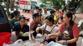 Dinh Phuong Thao 여사와 Thien An 자원봉사단의 친절