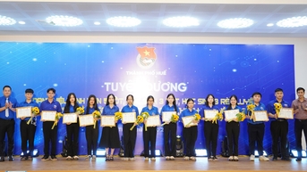 Hơn 60 học sinh, sinh viên được tuyên dương vì thành tích xuất sắc trong học tập, rèn luyện