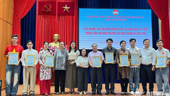 Cầu nối uy tín của văn nghệ sĩ và cộng đồng
