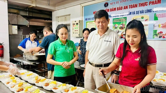 Những "bông hồng" có tấm lòng nhân ái