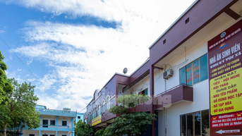Đình chỉ nhân viên từ chối suất ăn từ thiện khi sinh viên đang bị cô lập
