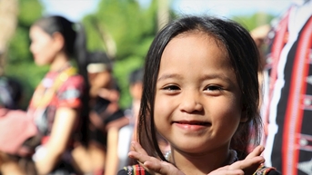 Nâng bước chân trẻ em miền núi