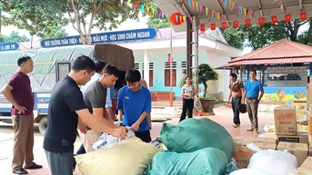 Hiệp hội Du lịch tỉnh tiếp sức thầy trò vùng lũ Thuận Hòa