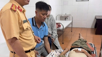 하이퐁 경찰은 뇌졸중 증상이 있는 한 남자를 적절한 응급 치료를 위해 의료 시설로 이송했습니다.