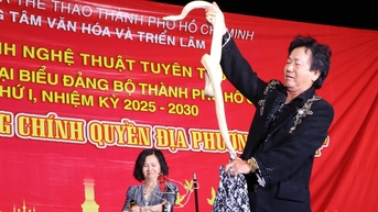 កម្មវិធីសិល្បៈជាច្រើនដើម្បីស្វាគមន៍មហាសន្និបាតបក្សទីក្រុងហូជីមិញ