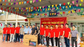 Công ty cổ phần Nisko Việt Nam trao quà hỗ trợ trường học sau mưa lũ