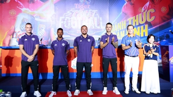 MU의 전설적인 4인조가 베트남 거리 축구팀 4개를 이끌며 맞붙는다.