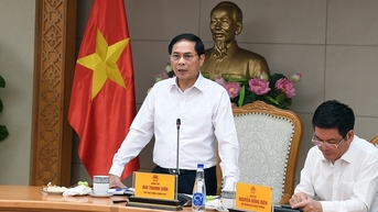 부이 탄 손 부총리는 2025년 가을 박람회 준비 진행 상황을 검토하기 위해 회의를 주재했습니다.