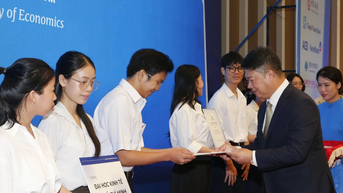 Trao học bổng Đinh Thiện Lý gần 8,8 tỷ cho sinh viên vượt khó