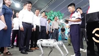 ការតាំងពិព័រណ៍ឧបករណ៍បច្ចេកវិទ្យាយុទ្ធសាស្ត្រនៅសមាជបក្សទីក្រុងហូជីមិញ